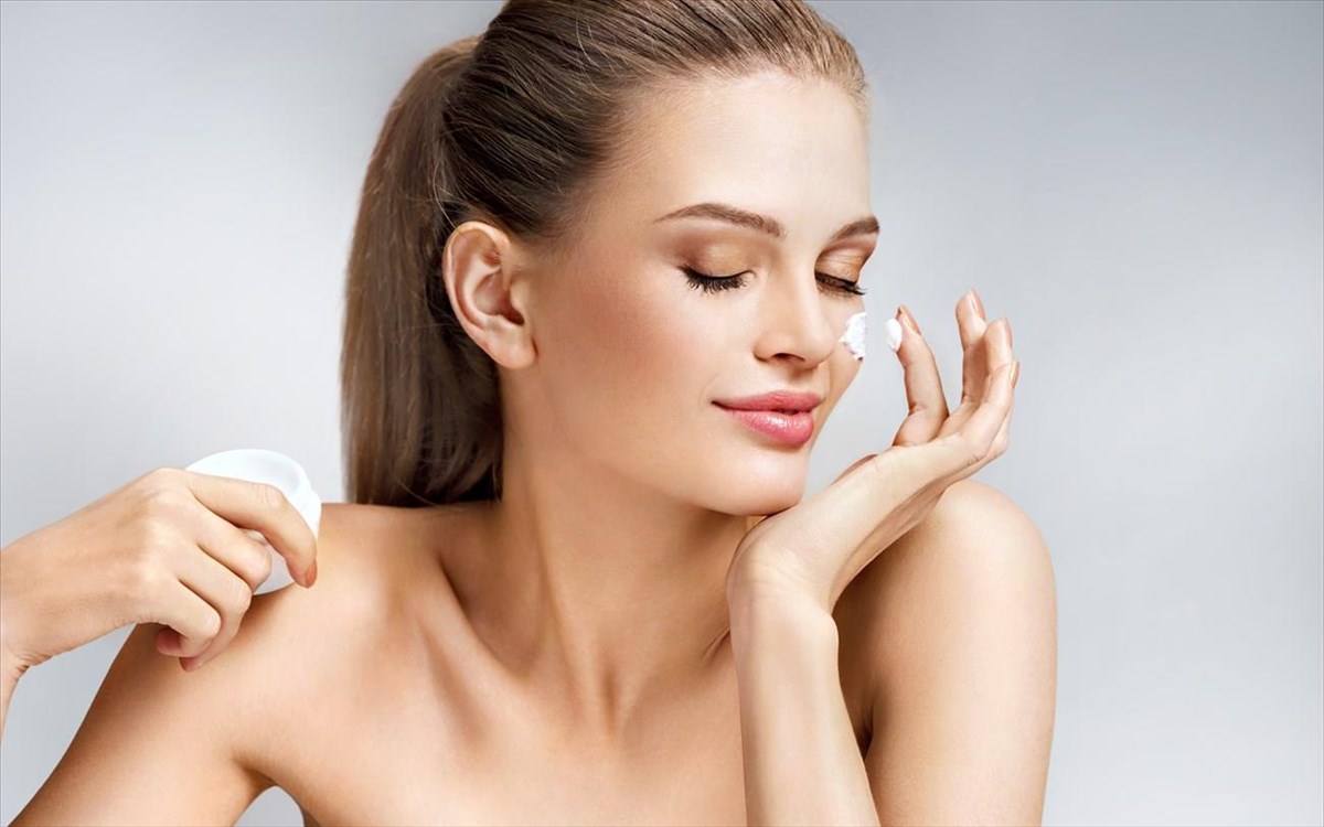 Ποια συστατικά καλλυντικών πρέπει να αναζητάμε μετά τα 30;