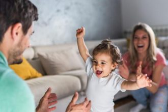 Το παιδί κάνει τα πρώτα του βήματα: Τα 5 σημεία που δεν σκέφτηκες να ασφαλίσεις