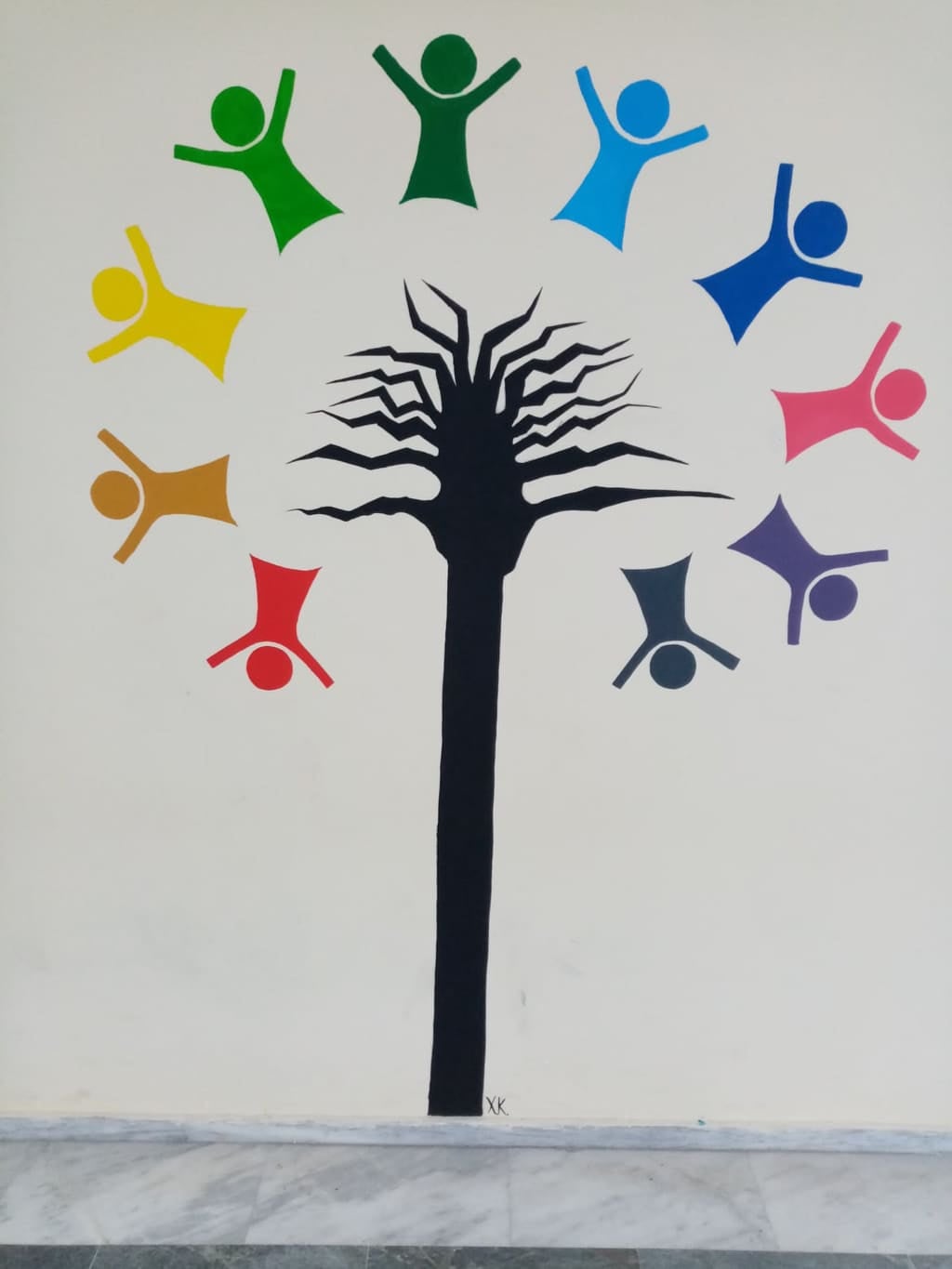 Ο τοίχος του ΕΠΑΛ Κάτω Αχαΐας που περιμένει … την αγκαλιά! ΦΩΤΟ