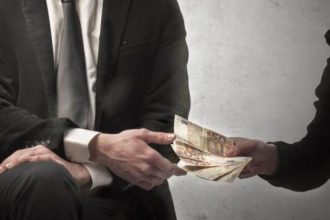 Σύλληψη 47χρονου για εκβίαση και τοκογλυφία