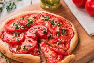 Τάρτα ντομάτας, με λίγο τυρί