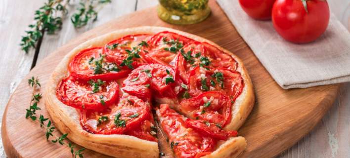 Τάρτα ντομάτας, με λίγο τυρί