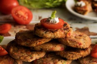 Εύκολη συνταγή για πεντανόστιμους τοματοκεφτέδες