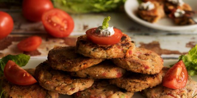 Εύκολη συνταγή για πεντανόστιμους τοματοκεφτέδες