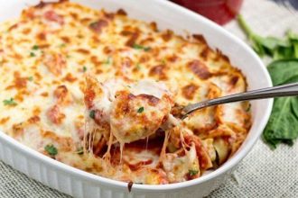 Τορτελίνια με σάλτσα ντομάτας και τυρί στο φούρνο