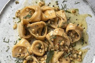 Τορτελίνια με τυριά και σάλτσα βουτύρου