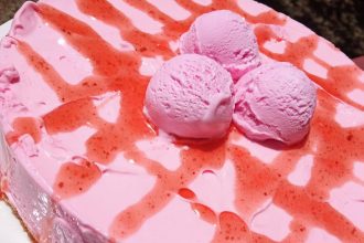 Τούρτα παγωτό φράουλα