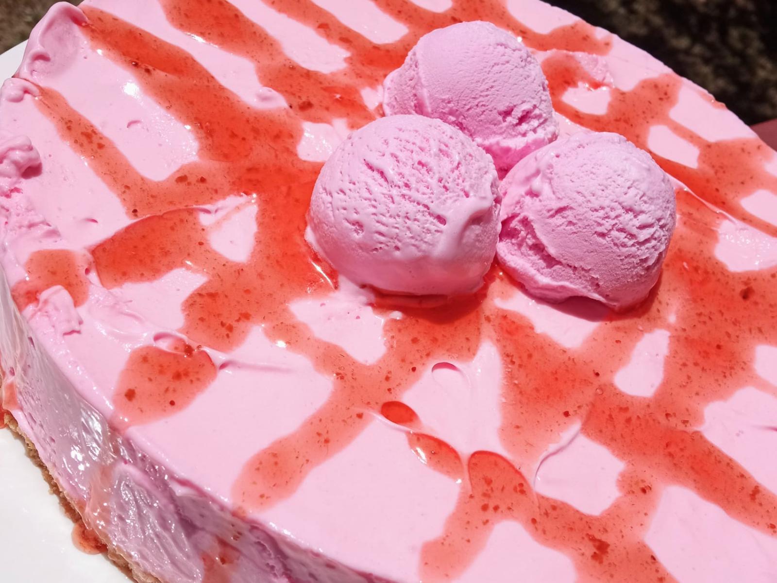 Τούρτα παγωτό φράουλα