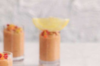 «Τραγανή» φάβα με σαλάτα κρίταμο