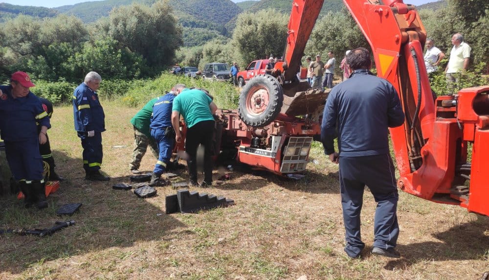 Δυτική Ελλάδα: "Εσβησε" κάτω από τρακτέρ - Νεκρός πατέρας τεσσάρων παιδιών (ΦΩΤΟ)