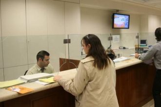 Το ΠΑΣΟΚ ζητά έκτακτη φορολόγηση 5% των 4 συστημικών τραπεζών - 8,1 δισεκ. ευρώ το 2023 τα κέρδη τους