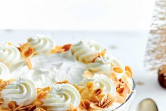 Trifle με κεράσι γλυκό του κουταλιού, κράνμπερις και κρέμα βανίλια