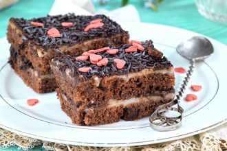 Πάστα ψυγείου με κέικ σοκολάτας