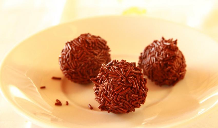 Απλές τρούφες σοκολάτας, με πλούσια γεύση