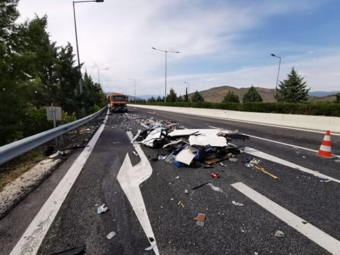Πάτρα: "Τούμπαρε" αυτοκίνητο στην Περιμετρική