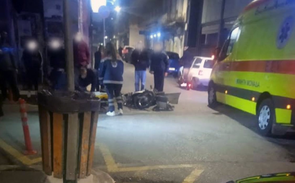 Δυτ. Ελλάδα: Σφοδρή σύγκρουση ΙΧ με δίκυκλο - Ο οδηγός εγκατέλειψε τον τραυματία και εξαφανίστηκε