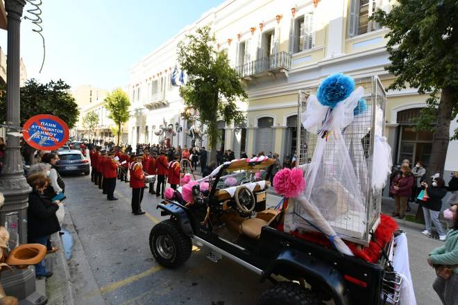 Πάτρα από τα παλιά θυμίζει η Τσικνοπέμπτη στην πόλη (ΦΩΤΟ)