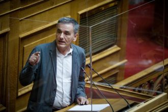Τσακαλώτος: Πιο εύκολα θα τα ξαναβρούν ο Ντεπ με την Χερντ παρά η ΝΔ με τα λαϊκά στρώματα