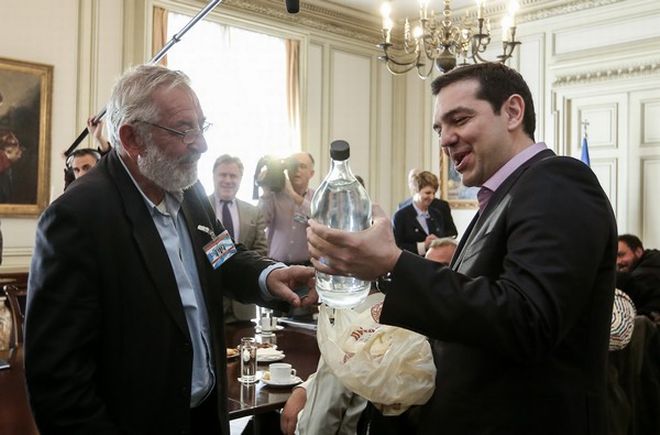 Τσίπουρο κέρασε ο Μπούτας τον Τσίπρα!