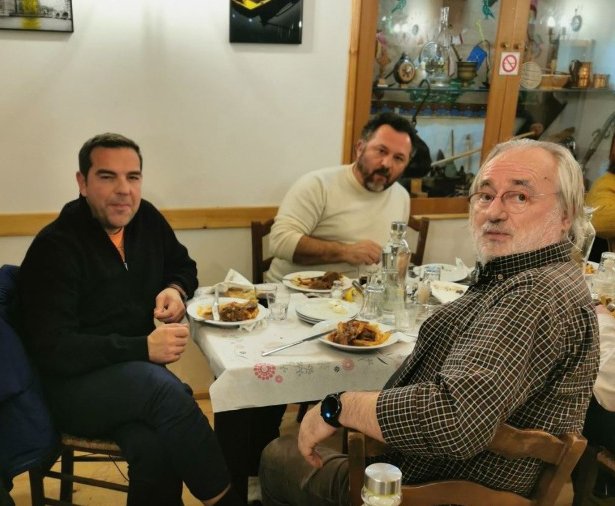 Αλέξης Τσίπρας: Δείπνο σε ταβέρνα στη Μεσοχώρα Τρικάλων