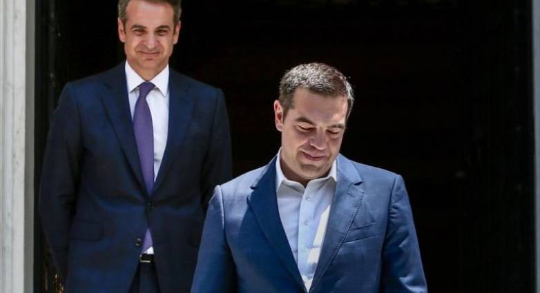 Μητσοτάκης - Τσίπρας για τα «Τραπεζάκια έξω» του Σαββόπουλου!