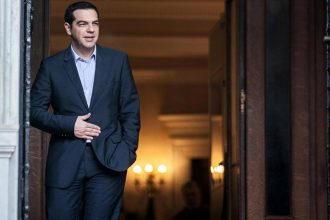 Η νέα γκάφα του Τσίπρα στο twitter - «Φεύγουμε από τη Γαλλία» είπε και πήγε Στρασβούργο