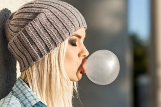 Θέλετε να έχετε πιο γρήγορα αντανακλαστικά; Φάτε μια τσίχλα