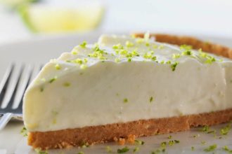 Υγιεινό τσιζ κέικ με γιαούρτι και μελάσα από τον ειδικό