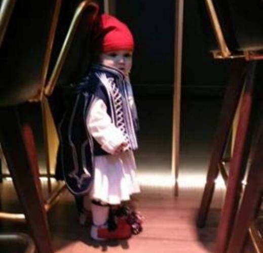 Ο μικρότερος … τσολιάς που τρέλανε το διαδίκτυο! ΦΩΤΟΓΡΑΦΙΕΣ