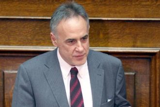 Τσούκαλης υπερασπίζεται Μουζάλα