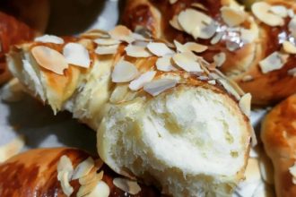 Τσουρεκάκια αφρός