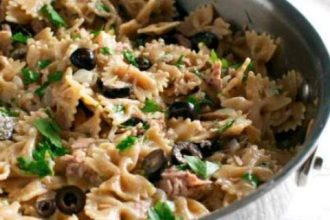 Φαρφάλες με τόνο, σκόρδο, ελιές