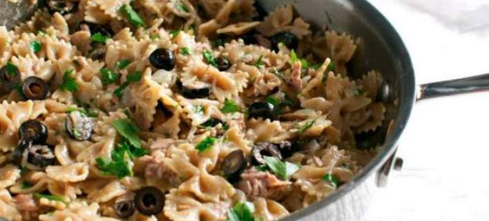 Φαρφάλες με τόνο, σκόρδο, ελιές