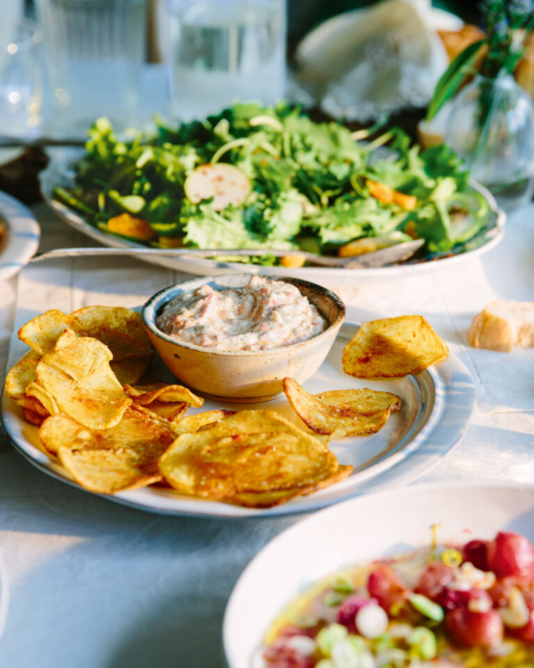 Τυροκαυτερή με τσιπς πατάτας