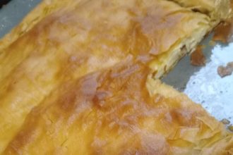 Τυρόπιτα με έτοιμο φύλλο σαν σπιτικό