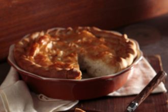 Τυρόπιτα με φέτα και ξερή μαντζουράνα