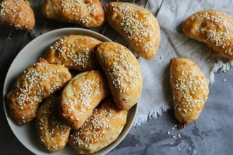 Εύκολα και νόστιμα τυροπιτάκια