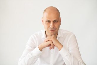 Ανδρέας Τζουραμάνης: "Θα υπηρετήσω την αλήθεια και θα είμαι «παρών» και την επόμενη μέρα" - Μια διαφορετική συνέντευξη