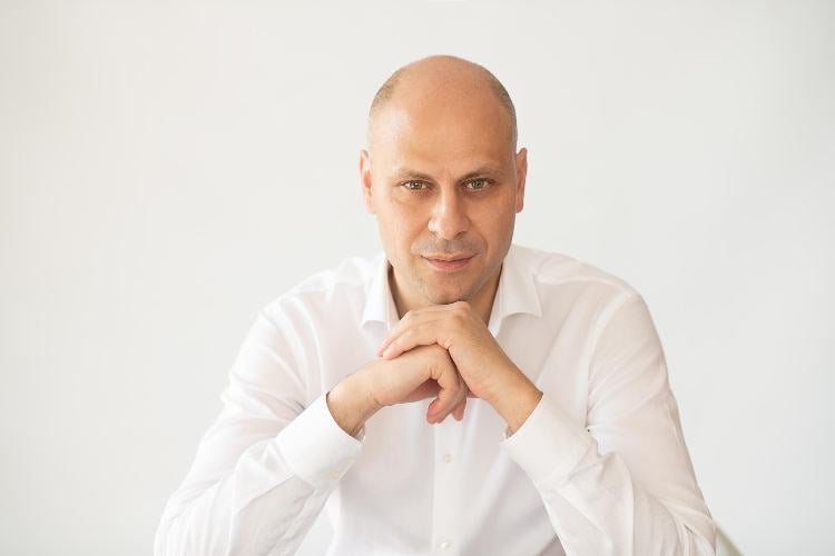 Ανδρέας Τζουραμάνης: "Θα υπηρετήσω την αλήθεια και θα είμαι «παρών» και την επόμενη μέρα" - Μια διαφορετική συνέντευξη