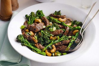 Μοσχαράκι με ξηρούς καρπούς