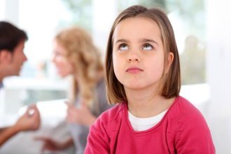 Διαζύγιο και παιδί: Με ποιον θα πάει καλοκαιρινές διακοπές;