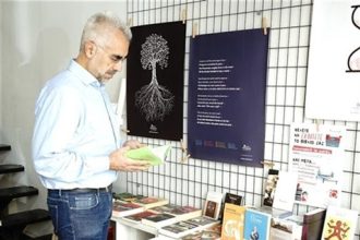 Το σκωπτικό σχόλιο του Ανδρέα Τσιλίρα για το άνοιγμα των βιβλιοπωλείων