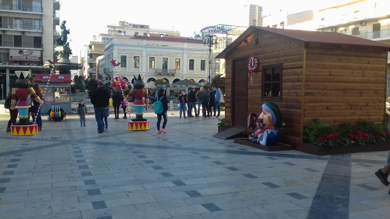 Στολισμένη και πάλι η Πάτρα ΦΩΤΟΓΡΑΦΙΕΣ