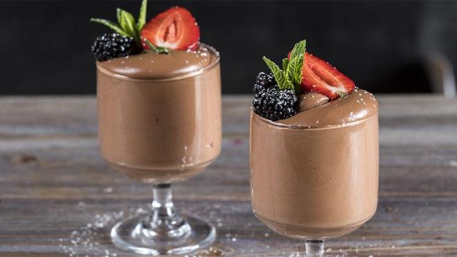 Γρήγορη μους σοκολάτας για παιδιά με 2 υλικά!