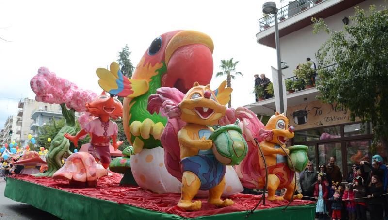 Έκρηξη χαράς, ελπίδας και αυθορμητισμού που νίκησε τη βροχή- Δείτε και άλλες ΦΩΤΟ από το Καρναβάλι των Παιδιών της Πάτρας