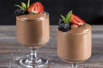 Γρήγορη μους σοκολάτας για παιδιά με 2 υλικά!