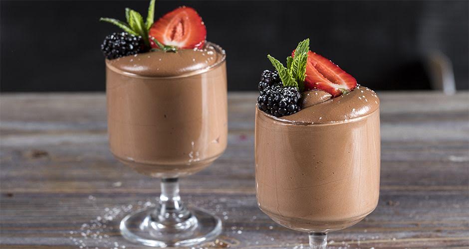 Γρήγορη μους σοκολάτας για παιδιά με 2 υλικά!