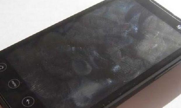 Κι όμως: Έτσι θα φύγουν οι δαχτυλιές από την οθόνη του κινητού σου