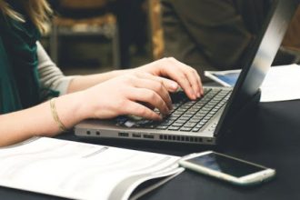 Πάτρα: Τηλεδιάσκεψη καθηγητών με γονείς