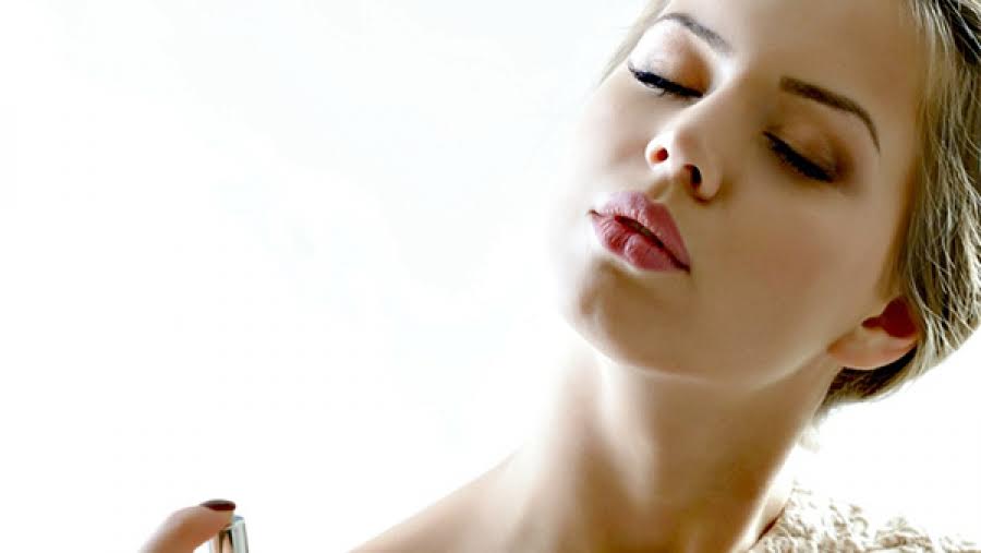 Tips για να έχει μεγαλύτερη διάρκεια το άρωμά σου